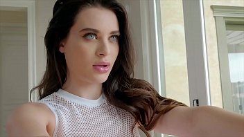 play Robbin a mature blonde smokes and has brutal sex