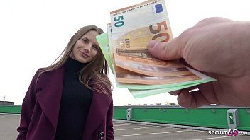play Stella recibe dinero en público automático por sexo