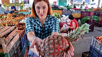 play Catalina, vendeuse du marché aux petits seins, se fait baiser par le nègre