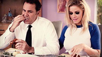 play Film xxx con uomini che danno la lingua dopo cena