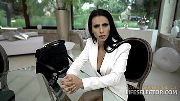 play Ella toma porno de un empleado xxx en su coño