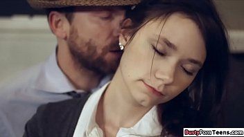 play Brunetica face un oral demential si face sex ca o tarfa dupa centura