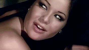 play Si strofina molto bene il pene dopo cena e vuole essere scopato in diverse posizioni