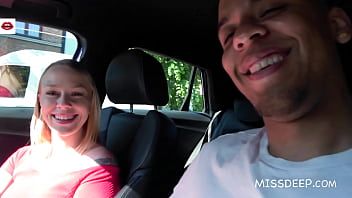 play Le jeune noir créé avec une copine blonde chaude fait du xxx avec un homme noir