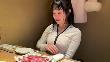 play Cette fille aux gros seins peut faire du xxx oral très spectaculaire et elle veut le faire