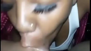 play Les filles noires sont douées pour le sexe oral