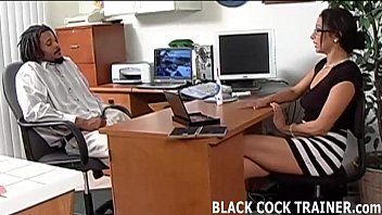 play إنه يستمتع بوضع قضيبه في هذه الشقراء الجميلة