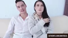 play Mąż rogacza obserwuje, jak ciasny tyłek Nicole Black zostaje zniszczony
