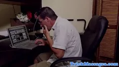 play Stepmassage: Mama vitregă cu sânii naturale este prinsă de Spy Cam