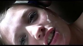 play Después de que él le folla el culo se le arregla la pata y eyacula en su cara